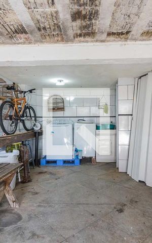 Casa à venda com 350m², 3 quartos e sem vaga Casa à venda com 350m², 3 quartos e sem vagaÁrea comum