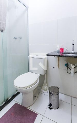 Apartamento à venda com 48m², 2 quartos e 1 vaga Apartamento à venda com 48m², 2 quartos e 1 vagaBanheiro da suíte