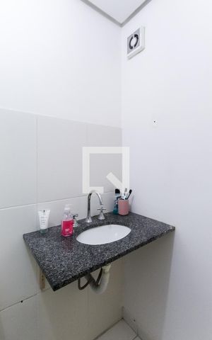 Apartamento à venda com 48m², 2 quartos e 1 vaga Apartamento à venda com 48m², 2 quartos e 1 vagaBanheiro da suíte