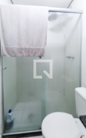 Apartamento à venda com 48m², 2 quartos e 1 vaga Apartamento à venda com 48m², 2 quartos e 1 vagaBanheiro da suíte