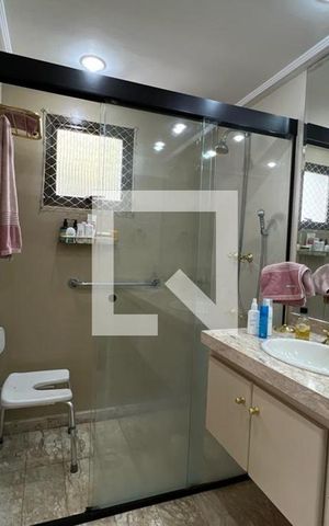 Apartamento para alugar com 180m², 4 quartos e 3 vagas Apartamento para alugar com 180m², 4 quartos e 3 vagasBanheiro da Suíte 2