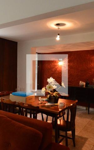 Casa à venda com 136m², 2 quartos e 2 vagasSala