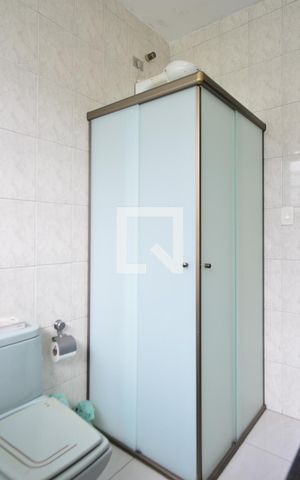Casa à venda com 136m², 2 quartos e 2 vagasBanheiro