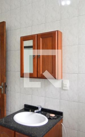 Casa à venda com 136m², 2 quartos e 2 vagasBanheiro
