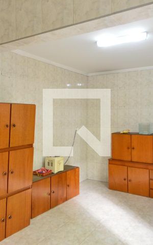 Casa à venda com 136m², 2 quartos e 2 vagasQuarto de Serviço