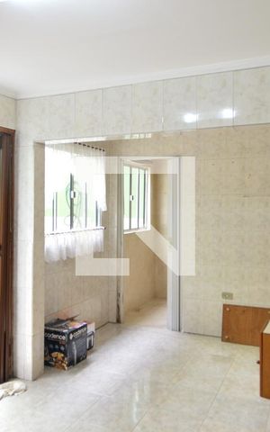 Casa à venda com 136m², 2 quartos e 2 vagasQuarto de Serviço