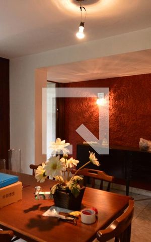 Casa à venda com 136m², 2 quartos e 2 vagasSala
