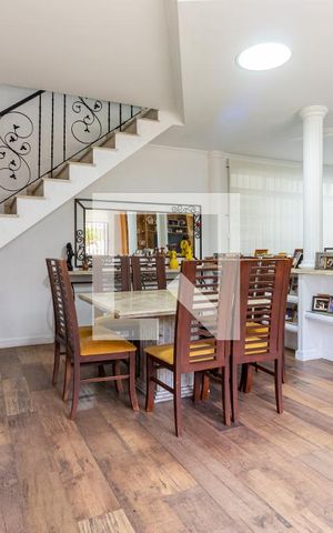 Casa à venda com 350m², 5 quartos e 3 vagas Casa à venda com 350m², 5 quartos e 3 vagasSala de Jantar