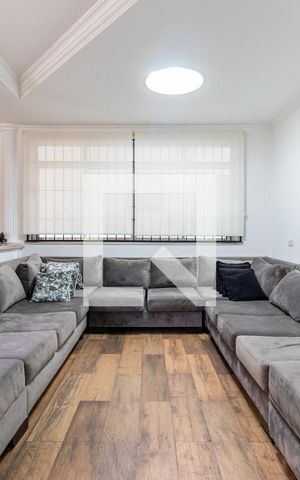 Casa à venda com 350m², 5 quartos e 3 vagas Casa à venda com 350m², 5 quartos e 3 vagasSala de Estar