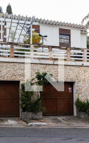 Casa à venda com 350m², 5 quartos e 3 vagas Casa à venda com 350m², 5 quartos e 3 vagasFachada da Casa