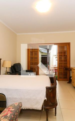Casa à venda com 260m², 3 quartos e 4 vagas Casa à venda com 260m², 3 quartos e 4 vagasQuarto 4 - Suíte