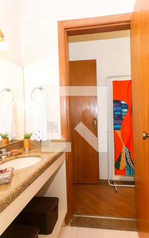 Casa à venda com 260m², 3 quartos e 4 vagas Casa à venda com 260m², 3 quartos e 4 vagasBanheiro da Suíte 3