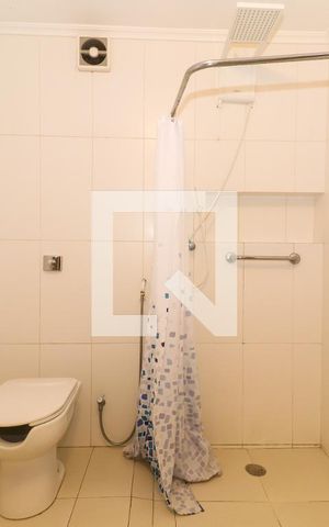Casa à venda com 260m², 3 quartos e 4 vagas Casa à venda com 260m², 3 quartos e 4 vagasDetalhe banheiro
