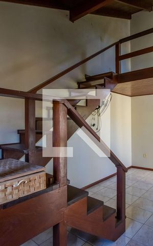 Casa à venda com 232m², 4 quartos e 6 vagas Casa à venda com 232m², 4 quartos e 6 vagasSuíte