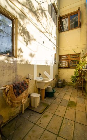Casa à venda com 232m², 4 quartos e 6 vagas Casa à venda com 232m², 4 quartos e 6 vagasÁrea de Serviço