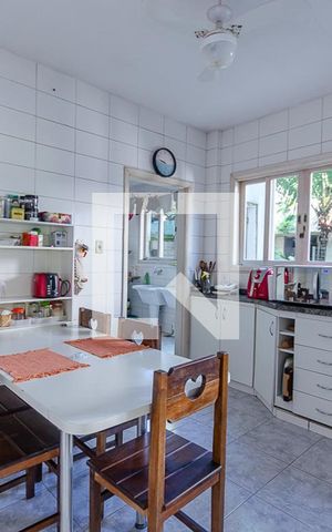 Casa de condomínio à venda com 250m², 5 quartos e 2 vagas Casa de condomínio à venda com 250m², 5 quartos e 2 vagasCozinha