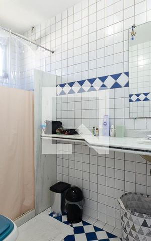 Casa de condomínio à venda com 250m², 5 quartos e 2 vagas Casa de condomínio à venda com 250m², 5 quartos e 2 vagasBanheiro da Suíte 1