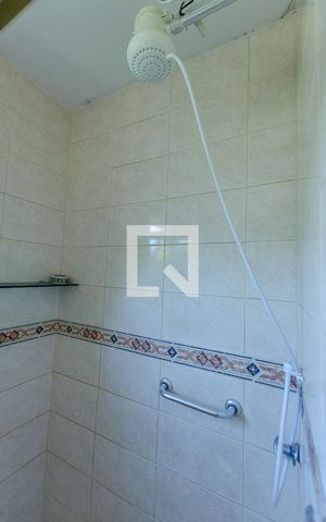 Casa de condomínio à venda com 250m², 5 quartos e 2 vagas Casa de condomínio à venda com 250m², 5 quartos e 2 vagasBanheiro da Suíte 3