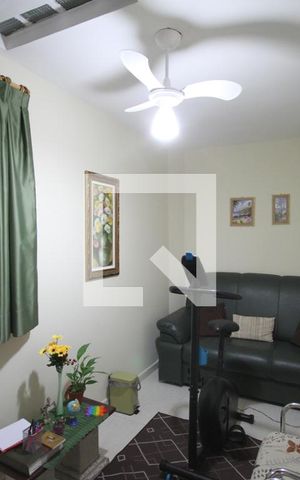 Casa à venda com 140m², 5 quartos e 2 vagasSala