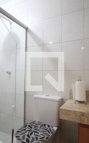 Casa à venda com 140m², 5 quartos e 2 vagasBanheiro de Serviço