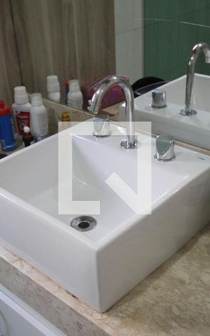 Casa à venda com 140m², 5 quartos e 2 vagasBanheiro