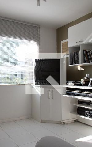 Casa de condomínio à venda com 257m², 4 quartos e 3 vagas Casa de condomínio à venda com 257m², 4 quartos e 3 vagasSuíte 1