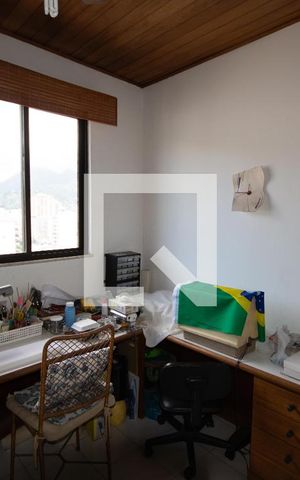 Apartamento à venda com 195m², 5 quartos e 2 vagas Apartamento à venda com 195m², 5 quartos e 2 vagasQuarto 4