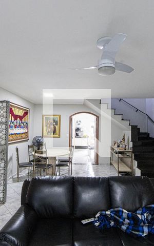 Casa à venda com 272m², 3 quartos e 3 vagasSala