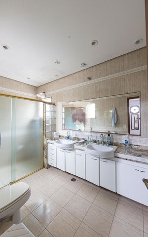 Casa à venda com 272m², 3 quartos e 3 vagasSuite
