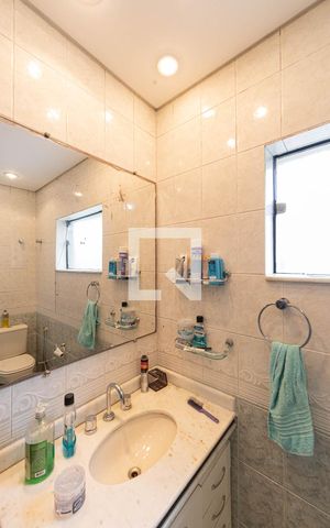 Casa à venda com 272m², 3 quartos e 3 vagasBanheiro Social