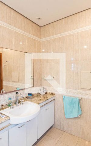 Casa à venda com 272m², 3 quartos e 3 vagasSuite