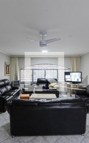Casa à venda com 272m², 3 quartos e 3 vagasSala