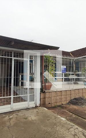 Casa à venda com 140m², 2 quartos e 3 vagas Casa à venda com 140m², 2 quartos e 3 vagasFachada