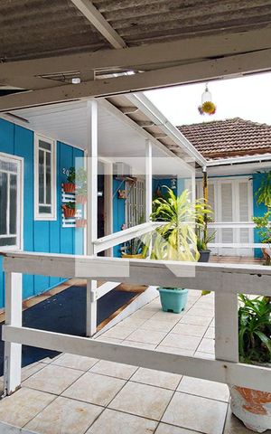 Casa à venda com 140m², 2 quartos e 3 vagas Casa à venda com 140m², 2 quartos e 3 vagasFachada