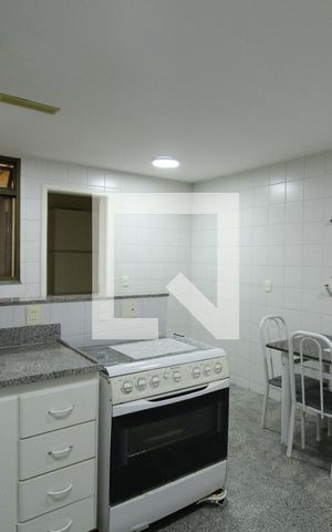 Apartamento à venda com 190m², 4 quartos e 4 vagasCozinha