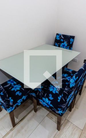 Apartamento à venda com 102m², 2 quartos e 2 vagas Apartamento à venda com 102m², 2 quartos e 2 vagasMesa e Cadeiras