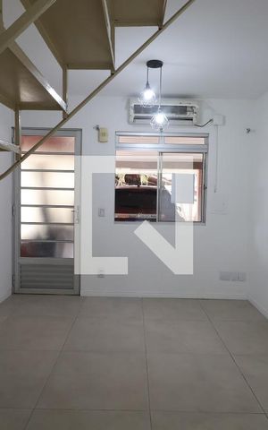 Casa de condomínio para alugar com 74m², 2 quartos e 1 vagaSala