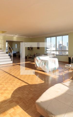 Apartamento à venda com 610m², 4 quartos e 3 vagas Apartamento à venda com 610m², 4 quartos e 3 vagasSala