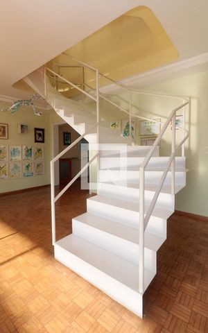 Apartamento à venda com 610m², 4 quartos e 3 vagas Apartamento à venda com 610m², 4 quartos e 3 vagasEscada