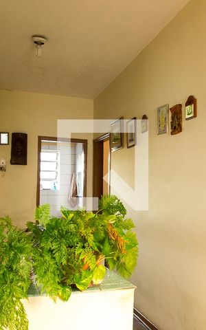 Casa à venda com 200m², 2 quartos e 1 vaga Casa à venda com 200m², 2 quartos e 1 vagaCorredor