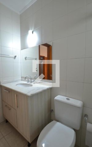 Casa à venda com 238m², 3 quartos e 2 vagasBanheiro da Suíte
