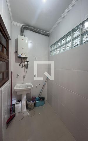 Casa à venda com 238m², 3 quartos e 2 vagasÁrea de Serviço