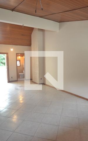 Casa à venda com 238m², 3 quartos e 2 vagasQuarto Reversivel com lavabo e Varanda