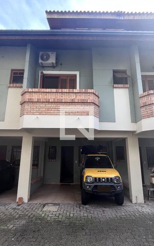 Casa à venda com 238m², 3 quartos e 2 vagasGaragem/Fachada
