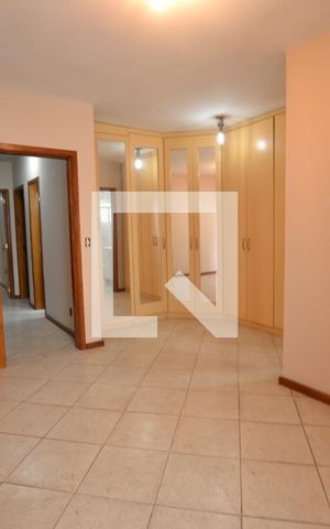 Casa à venda com 238m², 3 quartos e 2 vagasSuíte