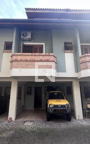 Casa à venda com 238m², 3 quartos e 2 vagasGaragem/Fachada