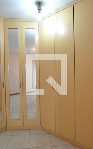 Casa à venda com 238m², 3 quartos e 2 vagasRoupeiro da Suíte