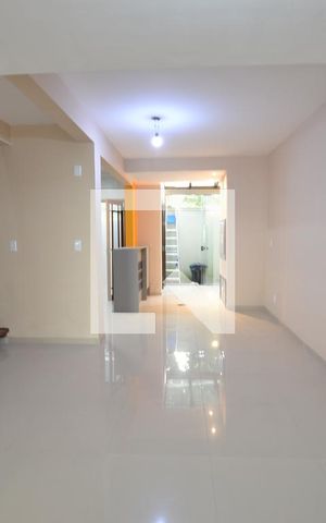 Casa à venda com 238m², 3 quartos e 2 vagasSala
