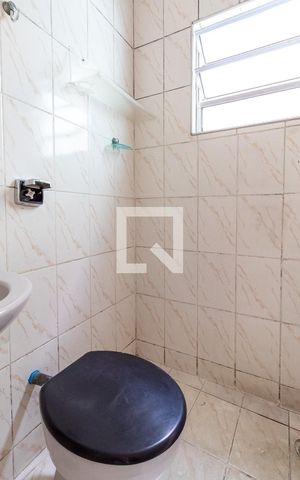 Casa à venda com 250m², 8 quartos e 2 vagas Casa à venda com 250m², 8 quartos e 2 vagasBanheiro