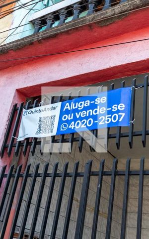 Casa à venda com 250m², 8 quartos e 2 vagas Casa à venda com 250m², 8 quartos e 2 vagasFachada